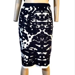 NEW! GRACIA  BLACK & WHITE PENCIL SKIRT Size S